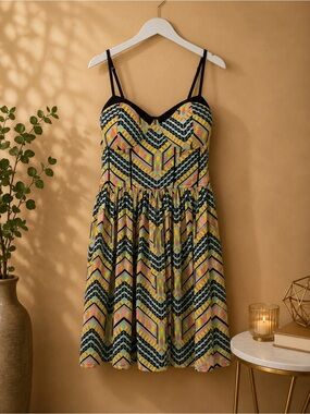 Sweetheart Chevron Midi Dress in Yellow & Black